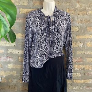 TAHARI ~ NWT Snakeskin Black and White Key Hole Long Sleeve Blouse